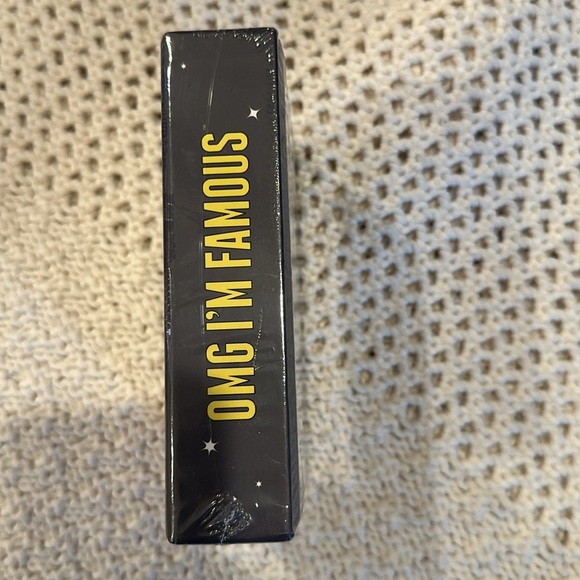 OMG I'm Famous Party Game - Picture 2 of 5
